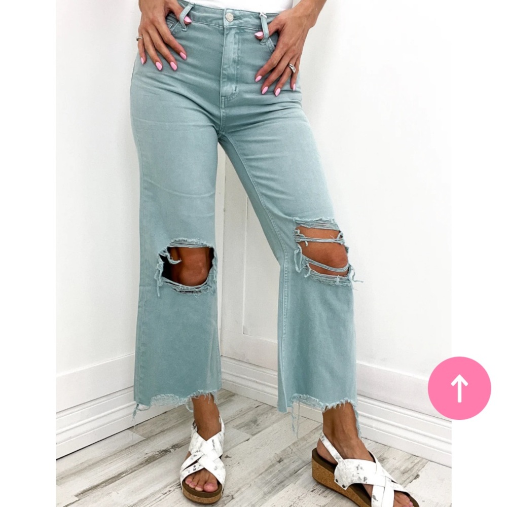 Vervet Super Fly Vintage Cropped
Flare Jeans in Cloud
Blue Size 29.